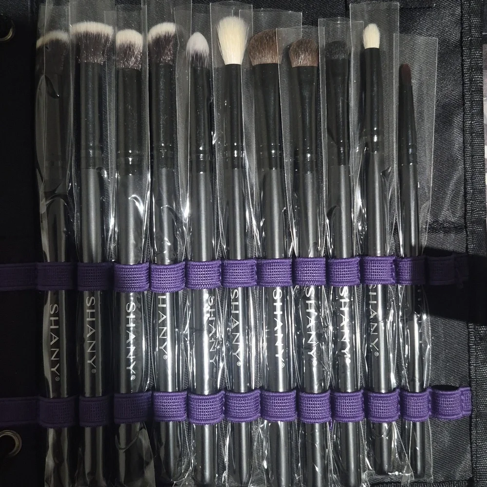 SHANY Makeup Brush Set - Black and Purple *missing 5 Brushes* - Picture 2 of 6